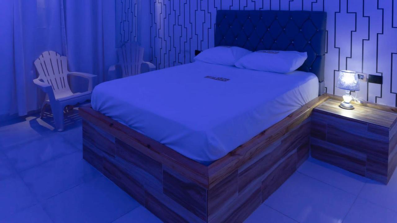 Hotel1325 Бані Екстер'єр фото