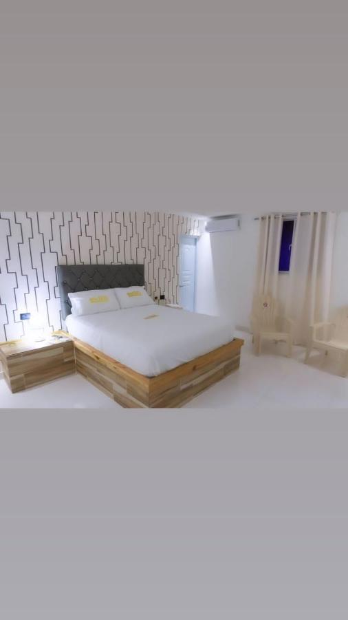 Hotel1325 Бані Екстер'єр фото